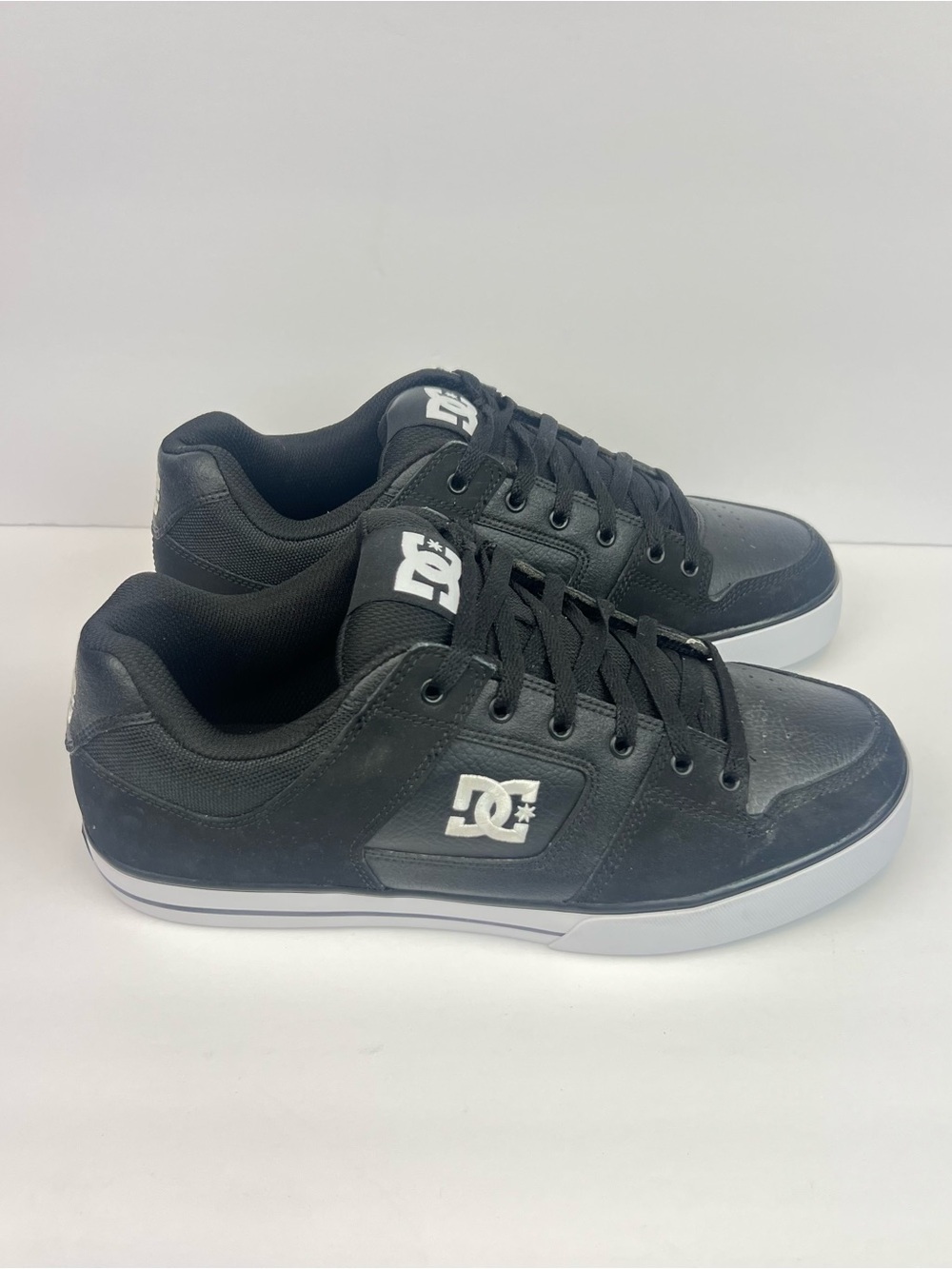 DC Men’s Black & White Low-Top Skate Sneakers Size 12